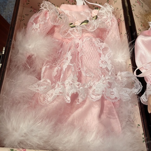 Porcelain doll in carrying crate. Additional dress, shoes and hanger. NWOT. - Picture 7 of 13